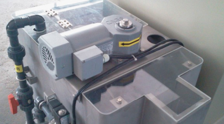 如何控制三相電機(jī)的轉(zhuǎn)速？